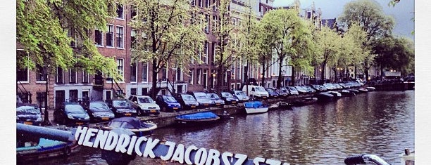 Hendrick Jacobsz Staetsbrug (Brug 35) is one of Amsterdam bridges: count them down! ❌❌❌.