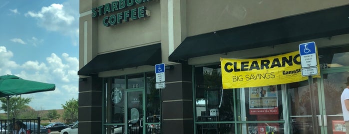 Starbucks is one of Tom : понравившиеся места.