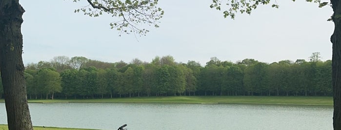 Gardens of Versailles is one of Достопримечательности.