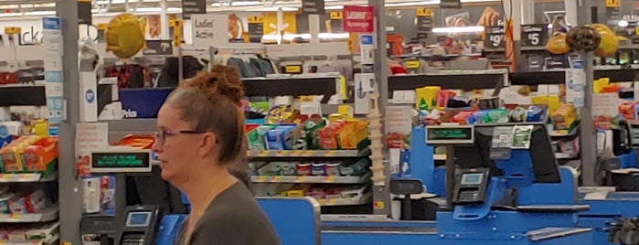 Walmart is one of สถานที่ที่ John ถูกใจ.