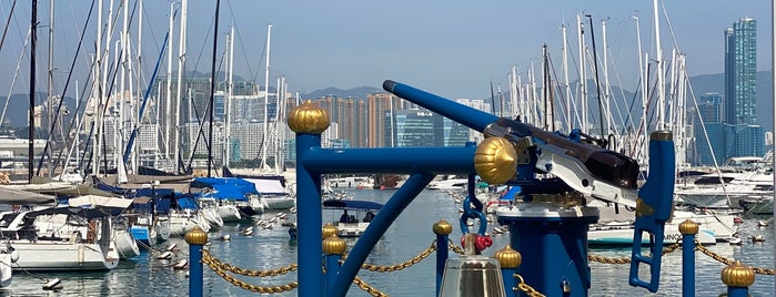 The Jardines Noonday Gun is one of Andres'in Beğendiği Mekanlar.