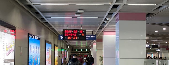 地铁中山公园站 Zhongshan Park Metro Station is one of 伪铁二号线.