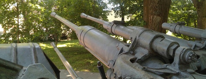Пушки Корабельные (Экспозиция Военно Технического Музея) is one of สถานที่ที่บันทึกไว้ของ Alejandra.