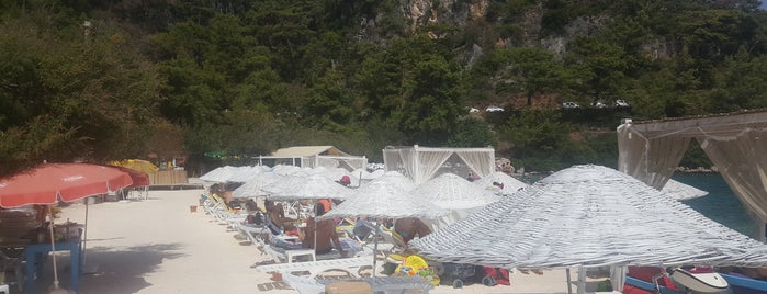 Çınar Beach Club is one of Orte, die ReD_ gefallen.