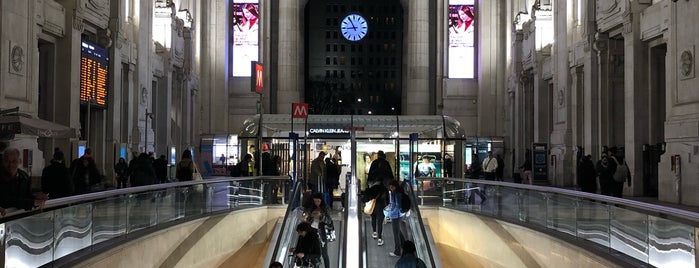 Stazione Milano Centrale is one of Camila Marcia 님이 좋아한 장소.