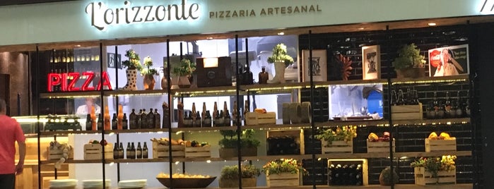 L'orizzonte Pizza Bar is one of Lieux qui ont plu à Camila Marcia.