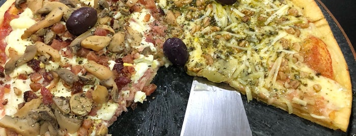MiPi Pizzeria is one of Posti che sono piaciuti a Camila Marcia.