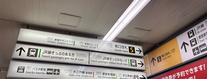 小田急線JR乗換口 is one of 新宿駅.