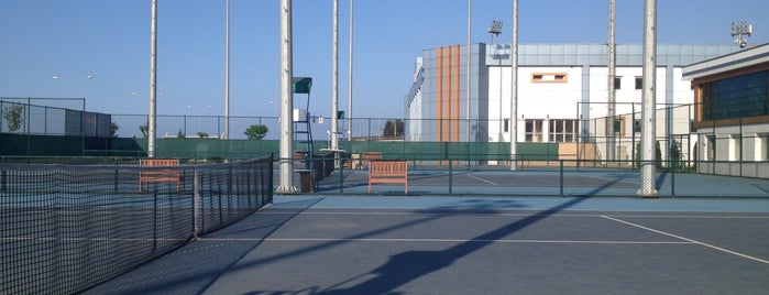 Besirli Tenis Kortlari is one of Lugares favoritos de Mevlut.