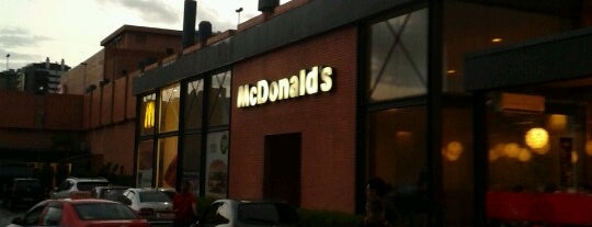 McDonald's is one of Orte, die Larissa gefallen.