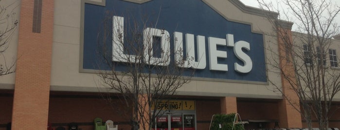 Lowe's is one of Locais curtidos por Justin.