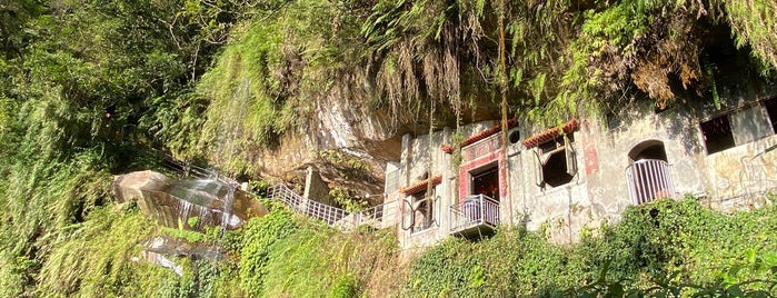 Silver Spring Cave is one of Taipei place.