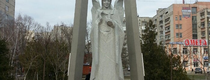 Сквер «Подвигу ліквідаторів аварії на ЧАЕС» is one of Orte, die Oleksandr gefallen.