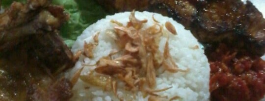 Tuna Bakar Cisitu is one of Food.