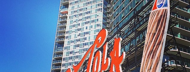 Pepsi Cola Sign is one of สถานที่ที่ Lauren ถูกใจ.