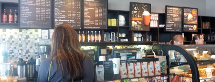 Starbucks is one of Lugares favoritos de Kyle.