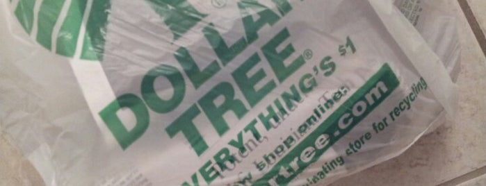 Dollar Tree is one of Lugares favoritos de Angie.