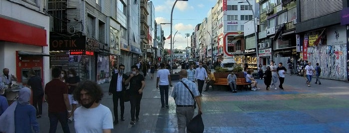 İstanbul Caddesi is one of Locais curtidos por Colorful.