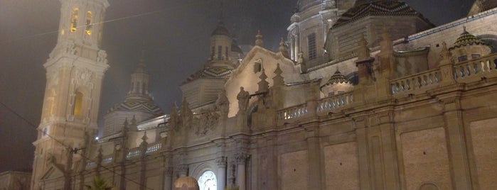 Basílica de Nuestra Señora del Pilar is one of Locais curtidos por Chris.
