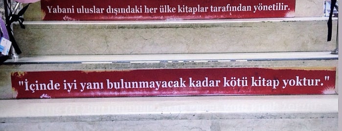 Deniz Kitabevi is one of Orte, die Aykut gefallen.