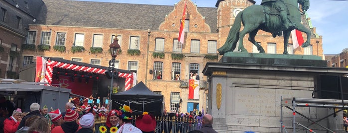 Altes Rathaus is one of Lugares guardados de Hakan.