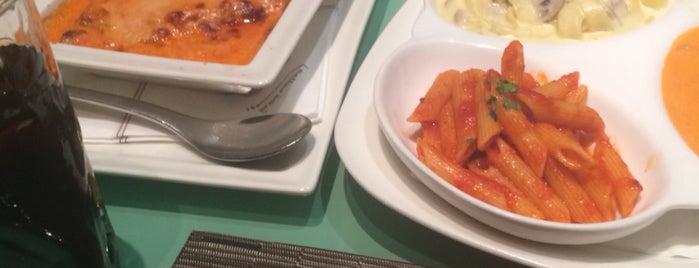Roma Restaurant is one of Najlaさんのお気に入りスポット.
