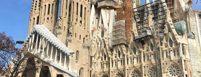 Templo Expiatorio de la Sagrada Familia is one of OH MY BLOC.