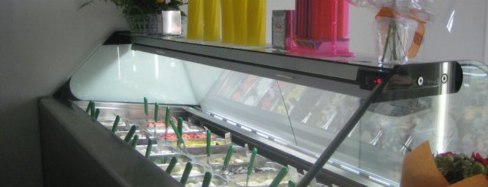 Gelateria Artigiana I Pini is one of Dove mangiare/bere a Firenze.