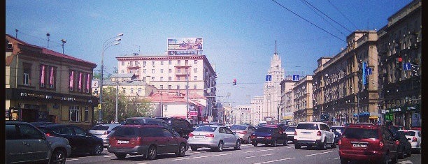 Площадь Земляной Вал is one of Шоссе, проспекты, площади и набережные Москвы.