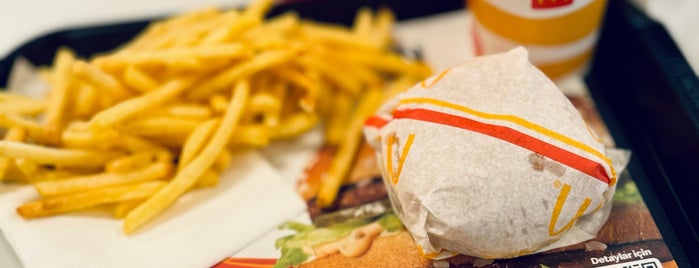 McDonald's is one of Antalya Etiket Bonus Mekanları 🌴🍁🍃.