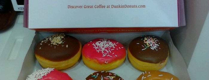 Dunkin' is one of Lugares guardados de A..