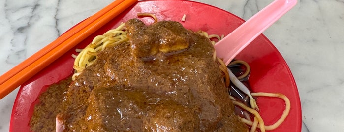 Yee Fatt Famous Curry Mee is one of Ipoh breakfast.