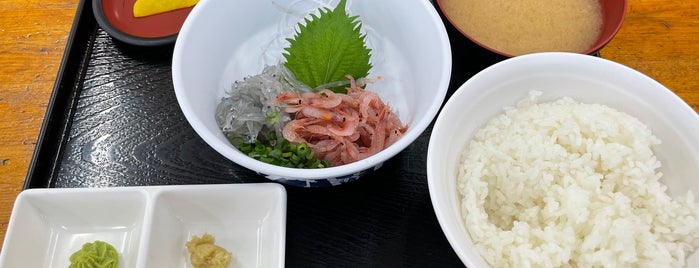 小川港魚河岸食堂 is one of Linda's favorite restaurants and bars in Shizuoka.