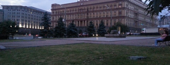 Lubyanskaya Square is one of Культовые места протеста..