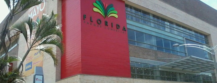 Parque Comercial Florida is one of Locais curtidos por Andrea.