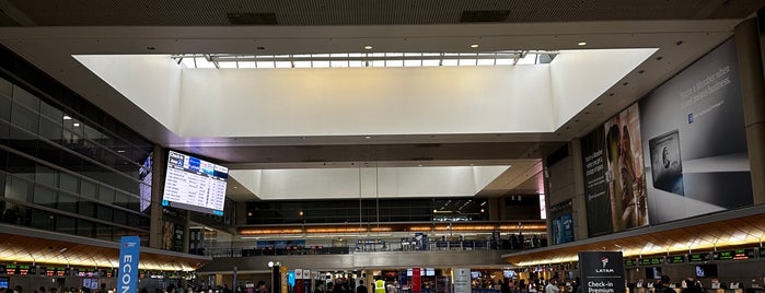 Tom Bradley International Terminal (TBIT) is one of Aeropuertos.