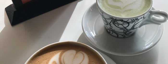 Coffeebar is one of Ashokさんのお気に入りスポット.