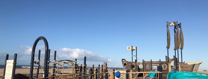 Huntington Beach All-Inclusive Pirate Ship Playground is one of Tempat yang Disukai Todd.