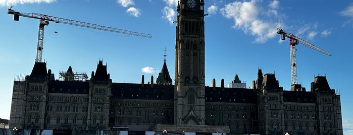 Parliament of Canada - Centre Block is one of Ferblongit..