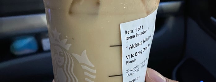 Starbucks is one of Lisleさんのお気に入りスポット.