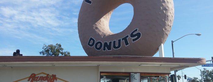 Randy's Donuts is one of Locais curtidos por Sal.