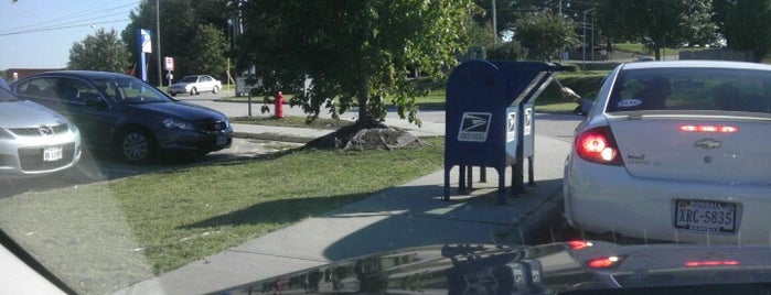 US Post Office is one of สถานที่ที่ Kenneth ถูกใจ.