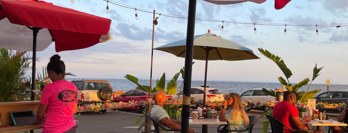 Riley’s by the Seawall is one of To-Do: Tri-State.