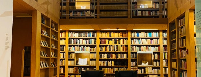 Biblioteca José Luis Martínez is one of Favoritos.