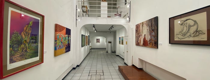 Salón de la Plástica Mexicana is one of Galeria.