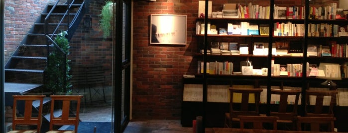 Rainy Day Bookstore & Cafe is one of Tokyo Cafes.