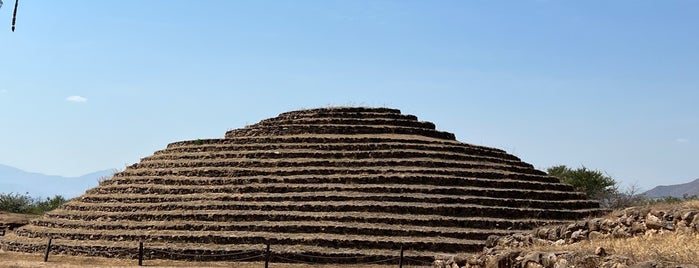 Zona Arqueologica Guachimonton is one of Por visitar.