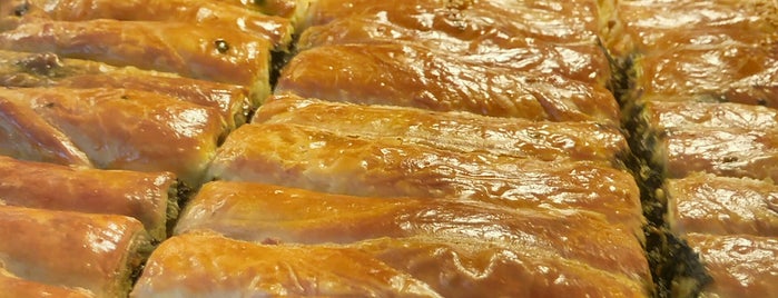 Sini ev böreği-baklava is one of Joan'ın Kaydettiği Mekanlar.