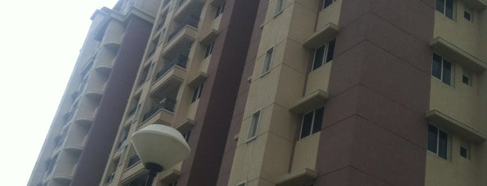 Aparna Towers is one of Orte, die N gefallen.
