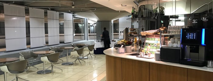 Lufthansa Senator Lounge is one of Manuelさんのお気に入りスポット.